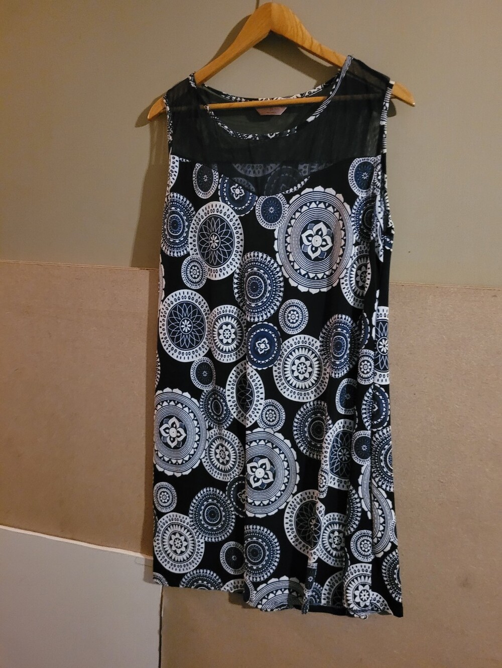Sjs Xl Black & White Sleeveless Circle Print Dress